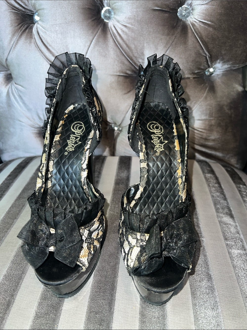 👠 VINTAGE Pleaser Lovers Lane Lace Bow Platform Heels sz 11 🖤 - Picture 7 of 9